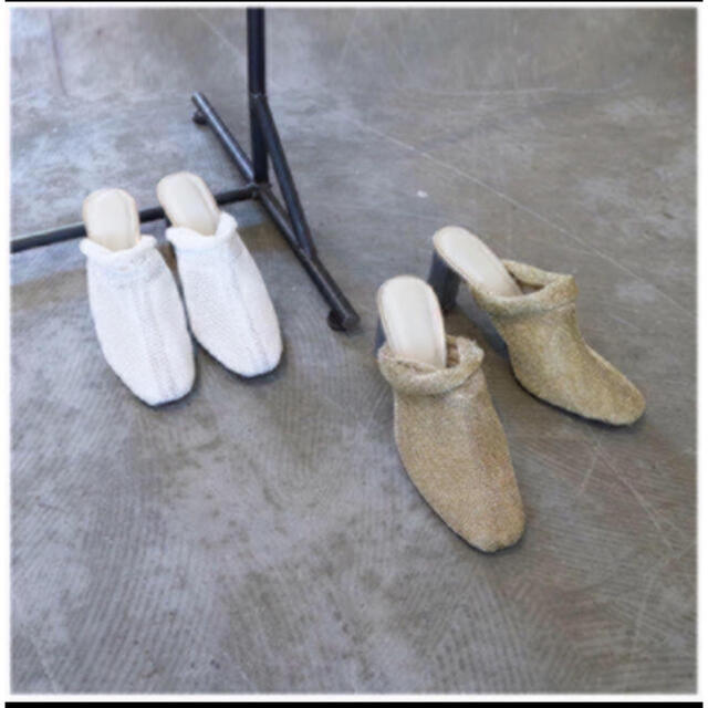 TODAYFUL(トゥデイフル)のTODAYFUL メッシュスライドサボ サンダル 太ヒール 白 ホワイト 秋 レディースの靴/シューズ(サンダル)の商品写真