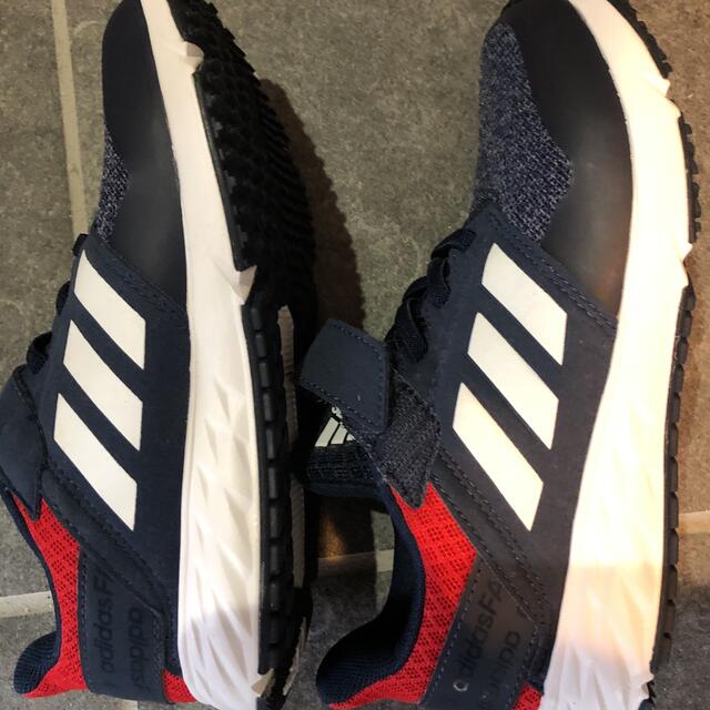 adidas(アディダス)の靴　シューズ　スニーカー　アディダス adidas 20cm キッズ/ベビー/マタニティのキッズ靴/シューズ(15cm~)(スニーカー)の商品写真