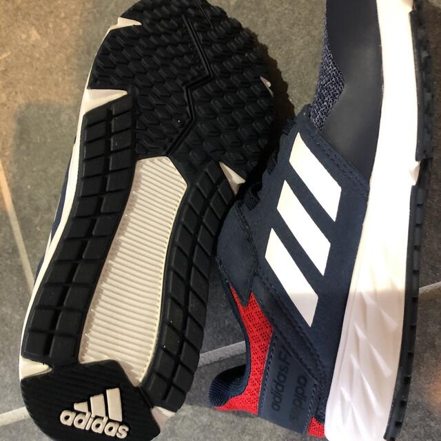 adidas(アディダス)の靴　シューズ　スニーカー　アディダス adidas 20cm キッズ/ベビー/マタニティのキッズ靴/シューズ(15cm~)(スニーカー)の商品写真