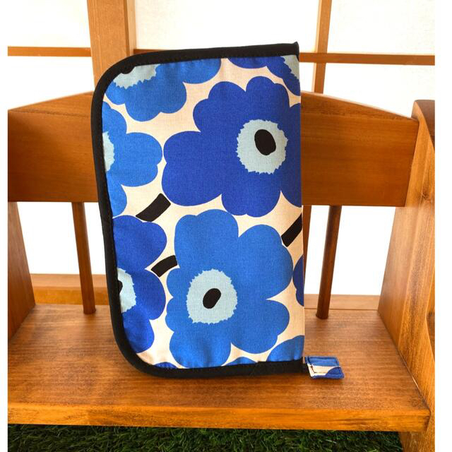 marimekko(マリメッコ)のマリメッコ《青》母子手帳・マルチケース キッズ/ベビー/マタニティのマタニティ(母子手帳ケース)の商品写真