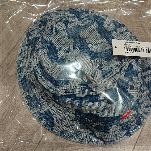 Supreme(シュプリーム)のFat Tip Jacquard Denim Crusher M/L メンズの帽子(ハット)の商品写真