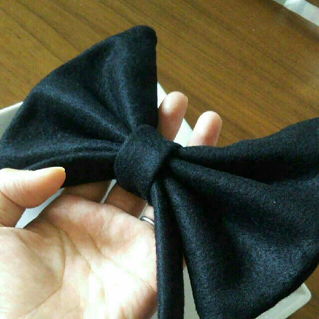 ハンドメイド 黒のリボンヘアバンド エンタメ/ホビーのコスプレ(小道具)の商品写真