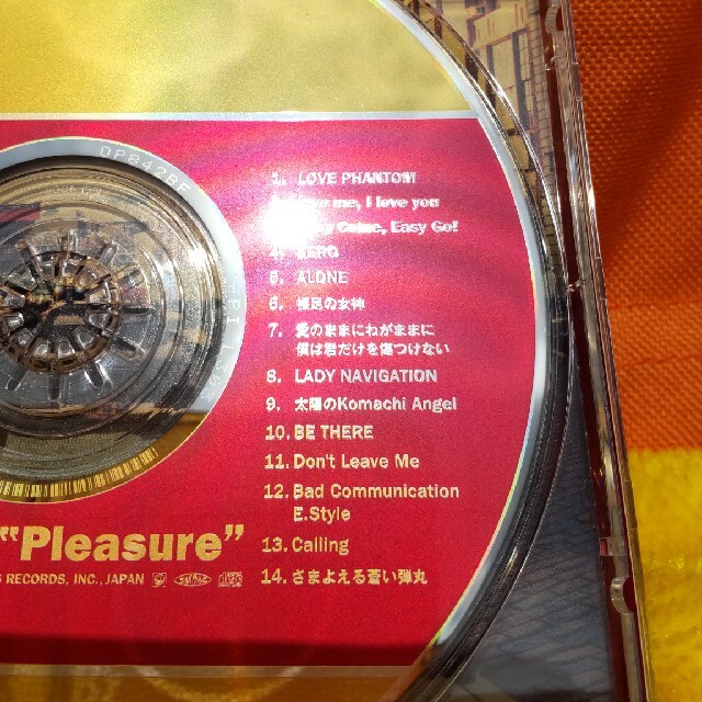 B'z the best pleasure エンタメ/ホビーのCD(ポップス/ロック(邦楽))の商品写真