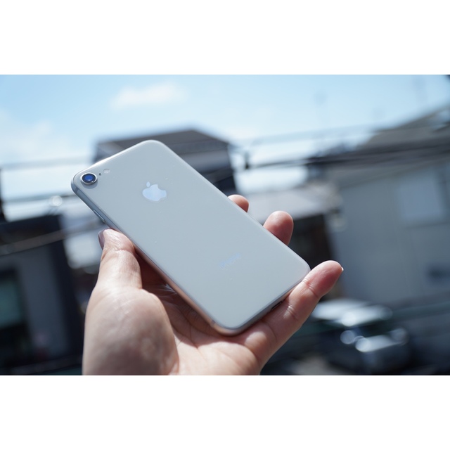 iPhone(アイフォーン)のiPhone 8 本体　256GB 白ロム　simフリー スマホ/家電/カメラのスマートフォン/携帯電話(スマートフォン本体)の商品写真