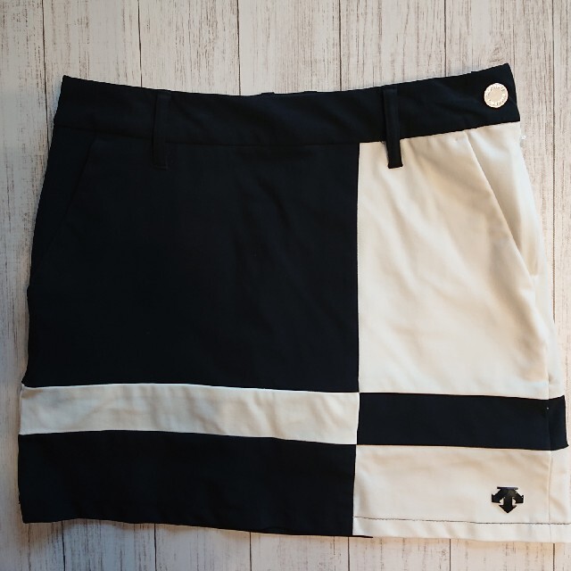 デサントゴルフ スカート 白×黒 Sサイズ
