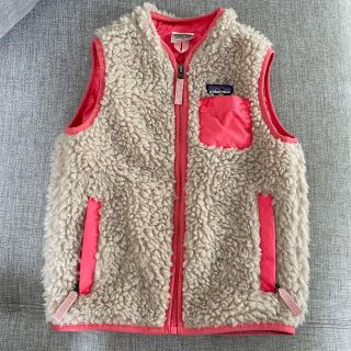 パタゴニア(patagonia)のパタゴニア　ベビー　4T ベスト　ピンク(ジャケット/上着)