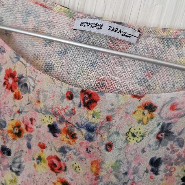 ZARA(ザラ)のザラ　花柄カットソー　　Mサイズ レディースのトップス(カットソー(長袖/七分))の商品写真