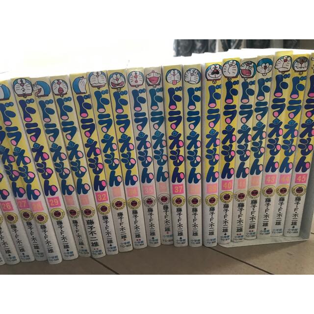 ドラえもん1〜45巻の全巻セット エンタメ/ホビーの漫画(全巻セット)の商品写真