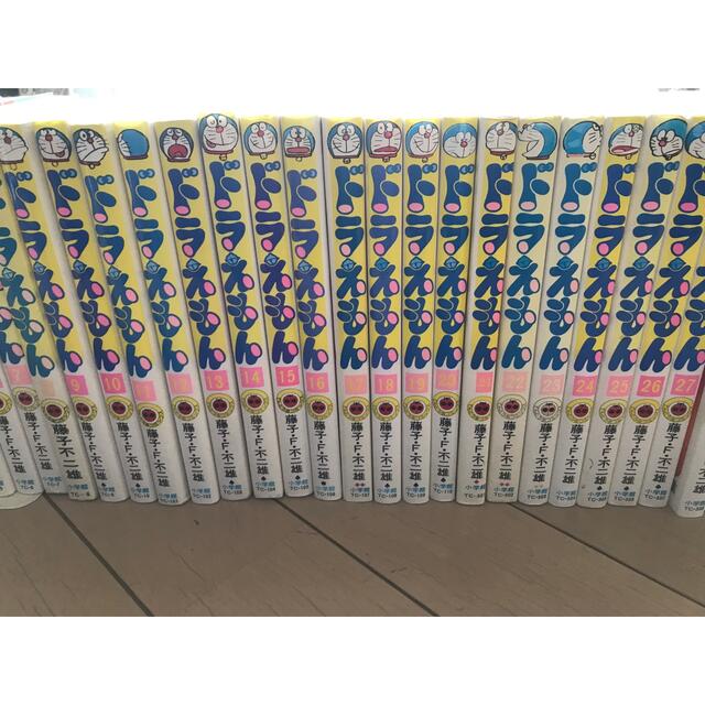 ドラえもん1〜45巻の全巻セット エンタメ/ホビーの漫画(全巻セット)の商品写真