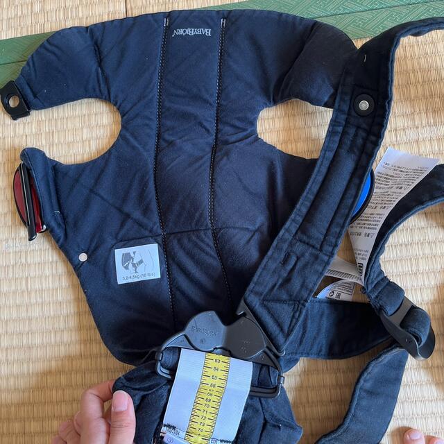 BABYBJORN(ベビービョルン)のBABYBJORN ベビービョルン　抱っこ紐　ミニ　mini キッズ/ベビー/マタニティの外出/移動用品(抱っこひも/おんぶひも)の商品写真