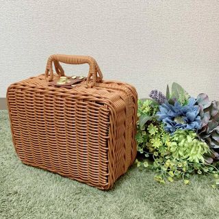 【新品】かごバッグ　Mサイズ　カゴバスケット　トランク　ピクニック　結婚式(バスケット/かご)