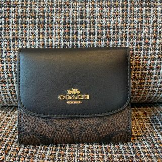 コーチ(COACH)のコーチ　三つ折り財布　ブラック×ブラウンシグネチャー(折り財布)