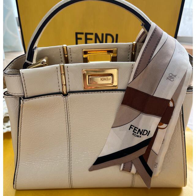 FENDI(フェンディ)の4月末まで♡ピーカブー miniカメリア レディースのバッグ(ハンドバッグ)の商品写真