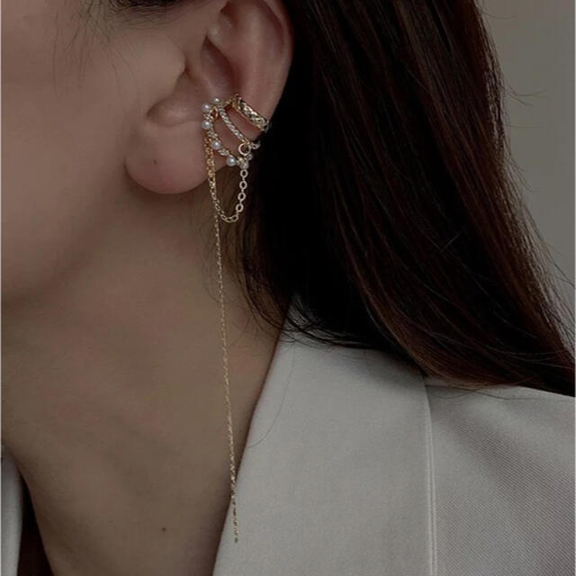 PI047 zirconia gold ear cuff レディースのアクセサリー(イヤーカフ)の商品写真