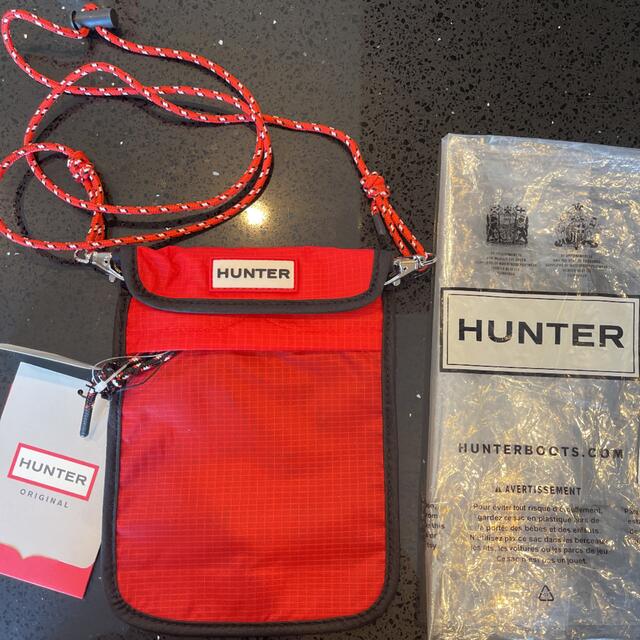 HUNTER(ハンター)のハンター　新品　オリジナル　パッカブルフォンポーチ　レッド レディースのバッグ(ショルダーバッグ)の商品写真