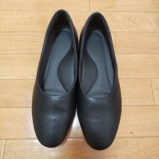 ユニクロ(UNIQLO)のユニクロ　パンプス　黒　24.5cm(ハイヒール/パンプス)