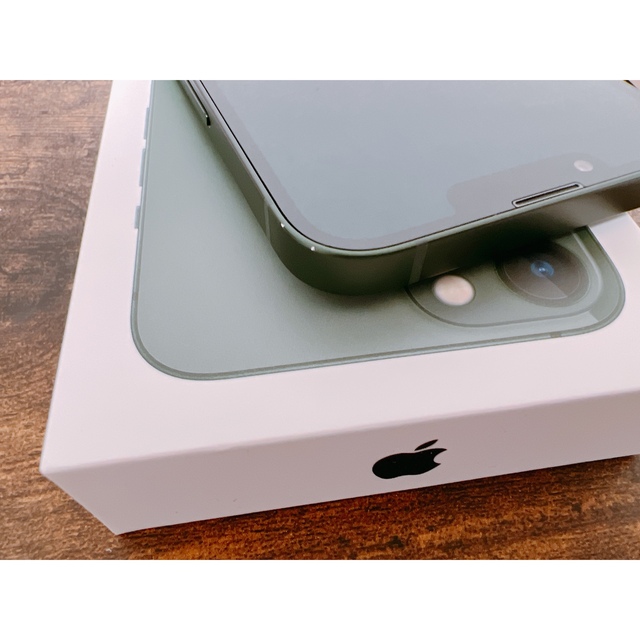iPhone(アイフォーン)のすず様専用 iPhone 13 512GB 新色 グリーン SIMフリー スマホ/家電/カメラのスマートフォン/携帯電話(スマートフォン本体)の商品写真