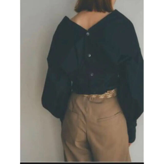 CLANE(クラネ)のタグ付新品未使用♡ CLANE OFF SHOULDER TUCK BLOUSE レディースのトップス(シャツ/ブラウス(長袖/七分))の商品写真