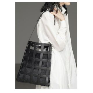 イッセイミヤケ(ISSEY MIYAKE)のISSEYMIYAKE SPIRAL GRID(ショルダーバッグ)