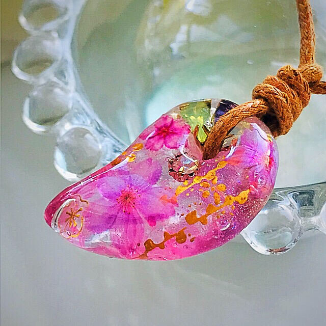 No.1165 「桜」勾玉ネックレスの通販 by TAKARA工房琥珀☆新作 No.1165 「桜」勾玉ネックレスの通販 by TAKARA工房琥珀☆新作