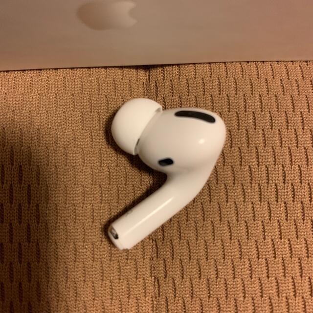 Apple(アップル)のAirPodspro 右耳 スマホ/家電/カメラのオーディオ機器(ヘッドフォン/イヤフォン)の商品写真