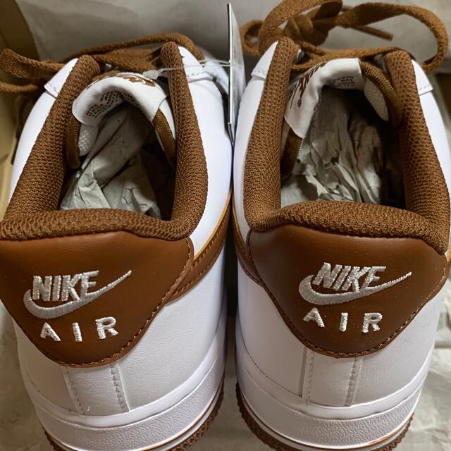 NIKE(ナイキ)の24 NIKE AIR FORCE 1 07 ブラウン レディースの靴/シューズ(スニーカー)の商品写真