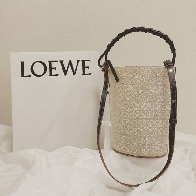 LOEWE ゲートバケット　アナグラム　リネンレディース