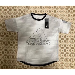 アディダス(adidas)の新品　アディダス　adidas キッズ　半袖　Tシャツ吸汗素材　白　130㎝(Tシャツ/カットソー)