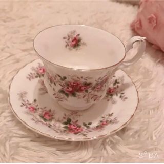 ロイヤルアルバート(ROYAL ALBERT)のラベンダーローズ　ティーカップアンドソーサー(食器)