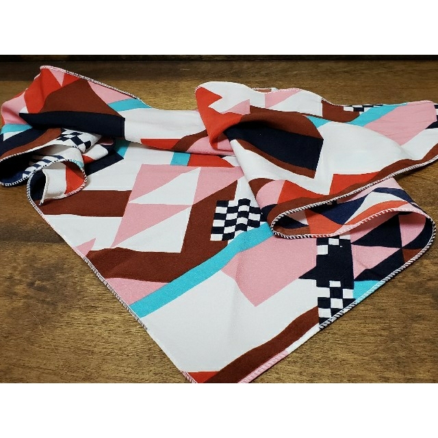 三角スカーフ レディースのファッション小物(バンダナ/スカーフ)の商品写真