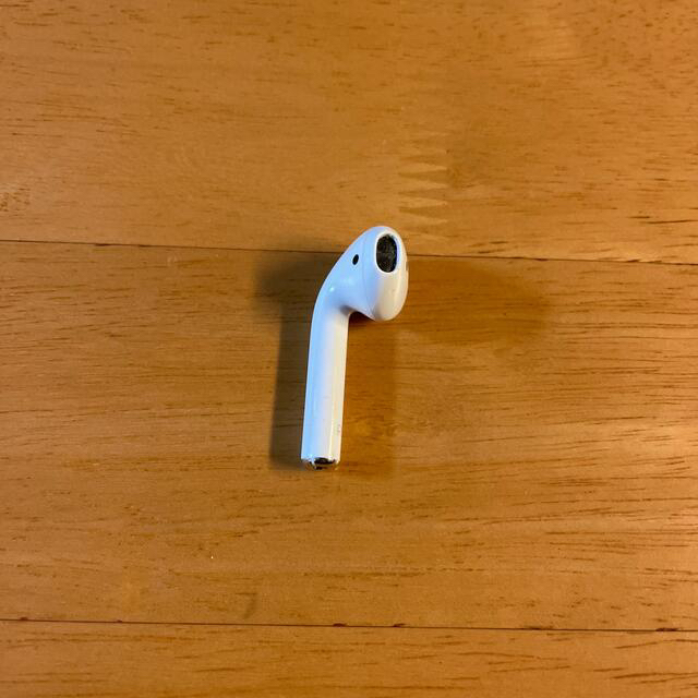 Apple(アップル)のAirPods 第2世代 右耳 スマホ/家電/カメラのオーディオ機器(ヘッドフォン/イヤフォン)の商品写真