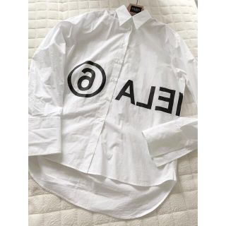 マルタンマルジェラ(Maison Martin Margiela)のMM6 Maison Margiela リバースロゴシャツ　ホワイト(シャツ/ブラウス(長袖/七分))