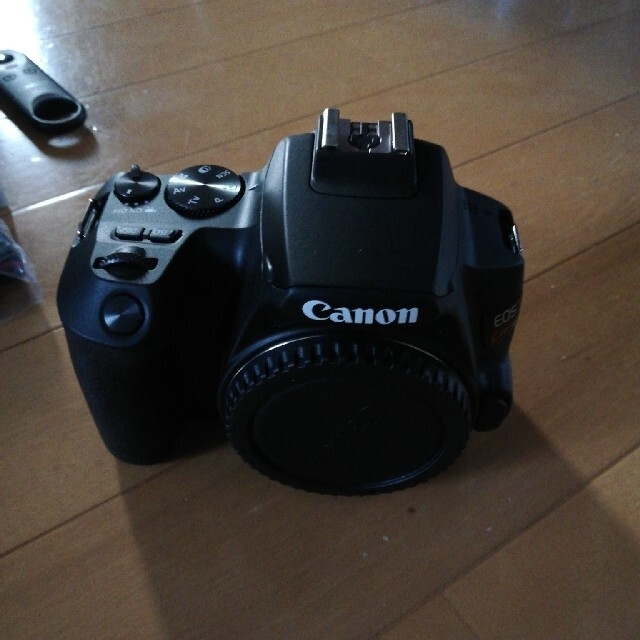 今週最終値引きCanon EOS KISS X10 ボディ BK レンズセット