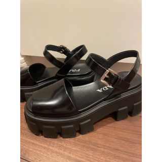 プラダ(PRADA)のプラダ モノリスブラッシュドレザーサンダル(サンダル)