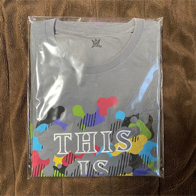 嵐(アラシ)のThis is 嵐 LIVE 2020 Tシャツ グレー エンタメ/ホビーのタレントグッズ(アイドルグッズ)の商品写真