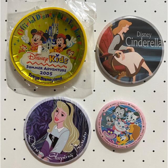 Disney ディズニー 缶バッジ 4つセットの通販 By えりんぎ S Shop ディズニーならラクマ