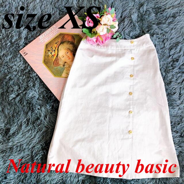 N.Natural beauty basic(エヌナチュラルビューティーベーシック)の★ナチュラルビューティーベーシック★ベージュゴールドボタン付きスカート★XS レディースのスカート(ひざ丈スカート)の商品写真