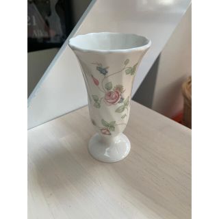 ウェッジウッド(WEDGWOOD)のウエッジウッド　花瓶　一輪挿し　ROSEHIP(花瓶)