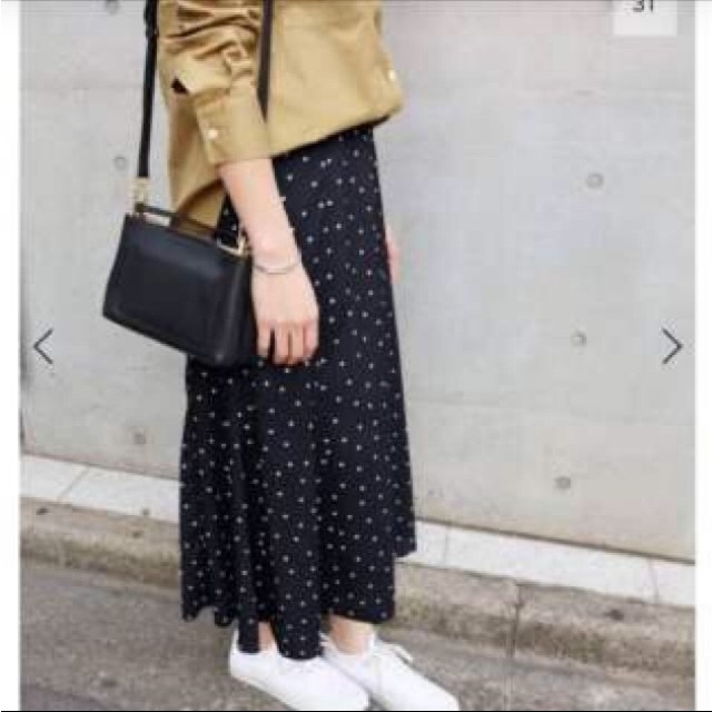 IENA(イエナ)のIENA ライトデシンドットプリントスカート レディースのスカート(ロングスカート)の商品写真