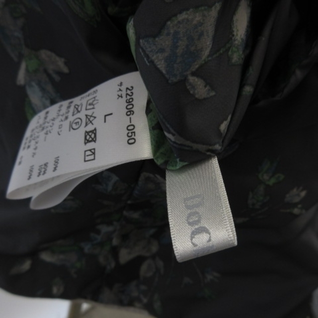 ドゥクラッセ DoCLASSE 軽量ダウンコート リバーシブル 花柄 L  レディースのジャケット/アウター(ダウンコート)の商品写真