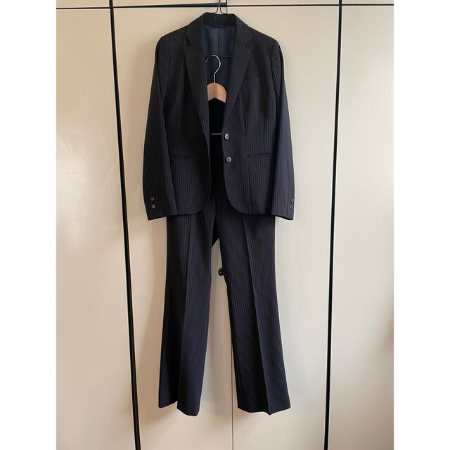 青山(アオヤマ)の女性用スーツ/スカート、パンツセット/紺色/ ストライフ レディースのフォーマル/ドレス(スーツ)の商品写真