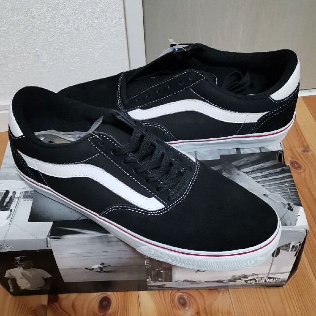 VANS(ヴァンズ)の【早い者勝ち値引き新品未使用】VANS AV6 ブラック29cm メンズの靴/シューズ(スニーカー)の商品写真