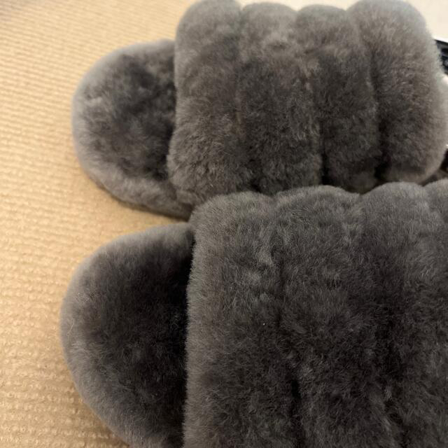 UGG(アグ)のUGG FLUFF YEAHSLIDE グレー レディースの靴/シューズ(サンダル)の商品写真