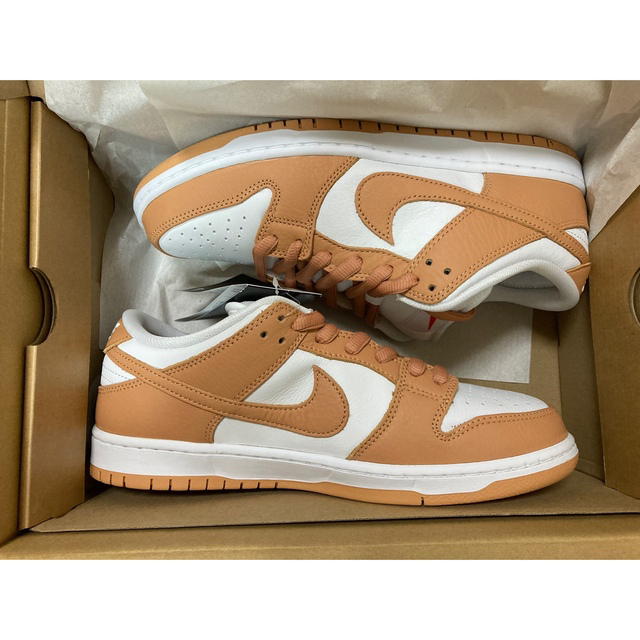 NIKE(ナイキ)の新品 Nike SB Dunk Low Pro ISO Light Cognac メンズの靴/シューズ(スニーカー)の商品写真