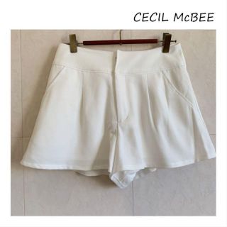 セシルマクビー(CECIL McBEE)のセシルマクビー　CECIL McBEE　白　ショートパンツ(ショートパンツ)