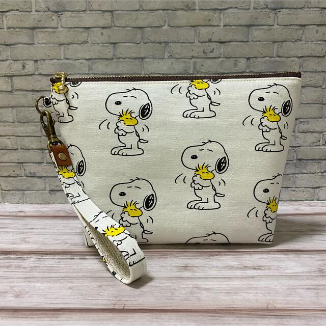 SNOOPY(スヌーピー)のhandmade★ストラップ付きファスナーポーチ (スヌーピー ・ウッドストック ハンドメイドのファッション小物(ポーチ)の商品写真