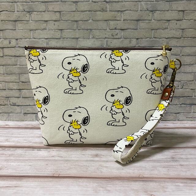 SNOOPY(スヌーピー)のhandmade★ストラップ付きファスナーポーチ (スヌーピー ・ウッドストック ハンドメイドのファッション小物(ポーチ)の商品写真