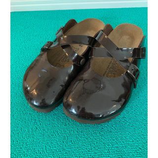 ビルケンシュトック(BIRKENSTOCK)のビルケンシュトック　エナメルサンダル(サンダル)