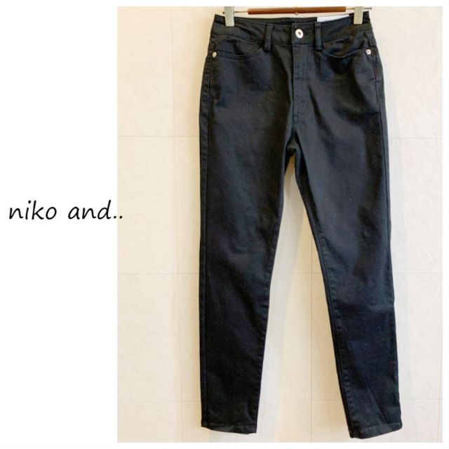 niko and...(ニコアンド)のニコアンド 黒デニムバンツ レディースのパンツ(デニム/ジーンズ)の商品写真