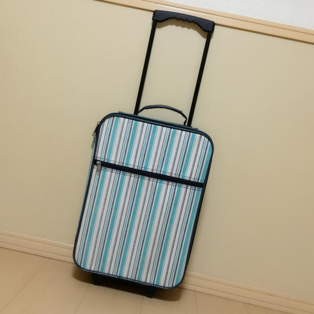 旅行♡キャリーバッグ♡cuteボーダー柄♡新品同様品♡BULE系♡ レディースのバッグ(スーツケース/キャリーバッグ)の商品写真